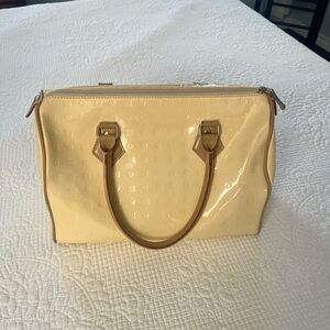 Arcadia Elegant Cream barrel style Handbag